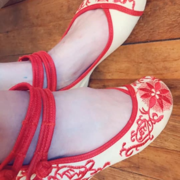 Womens white/red Chinese sandals, sz 7 - Picture 3 of 6